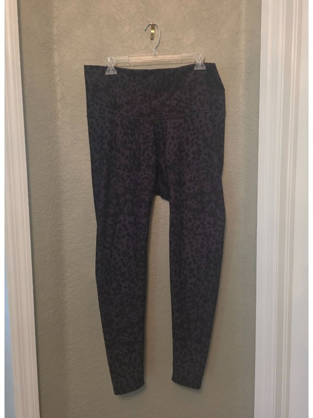 Old Navy Active Leopard Gray Black Leggings XL EUC